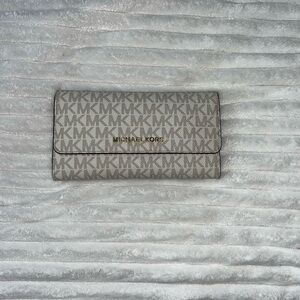 Jet Set Large Signature Logo Snap-Front Wallet